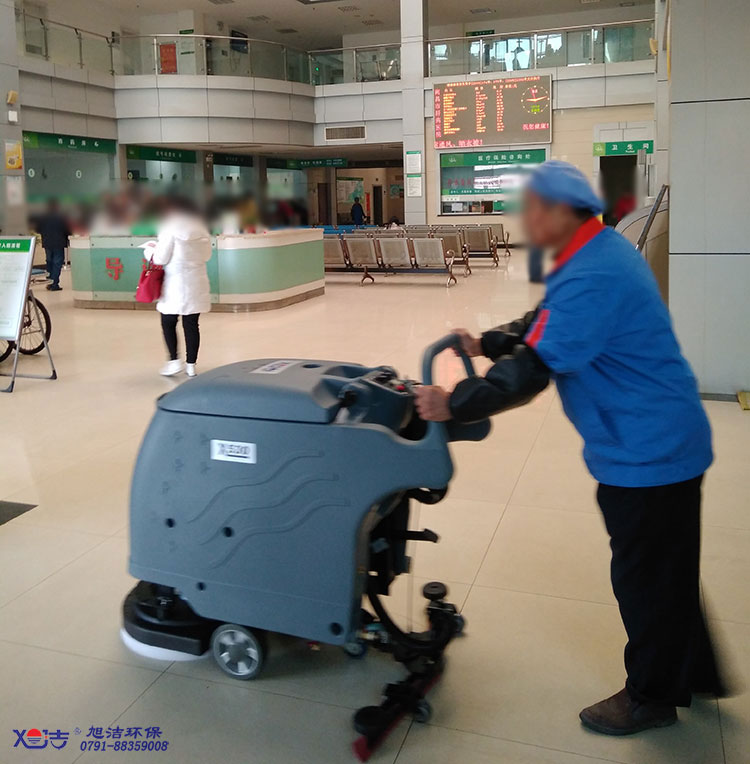 醫(yī)院大廳保潔，醫(yī)院手推式洗地機(jī)